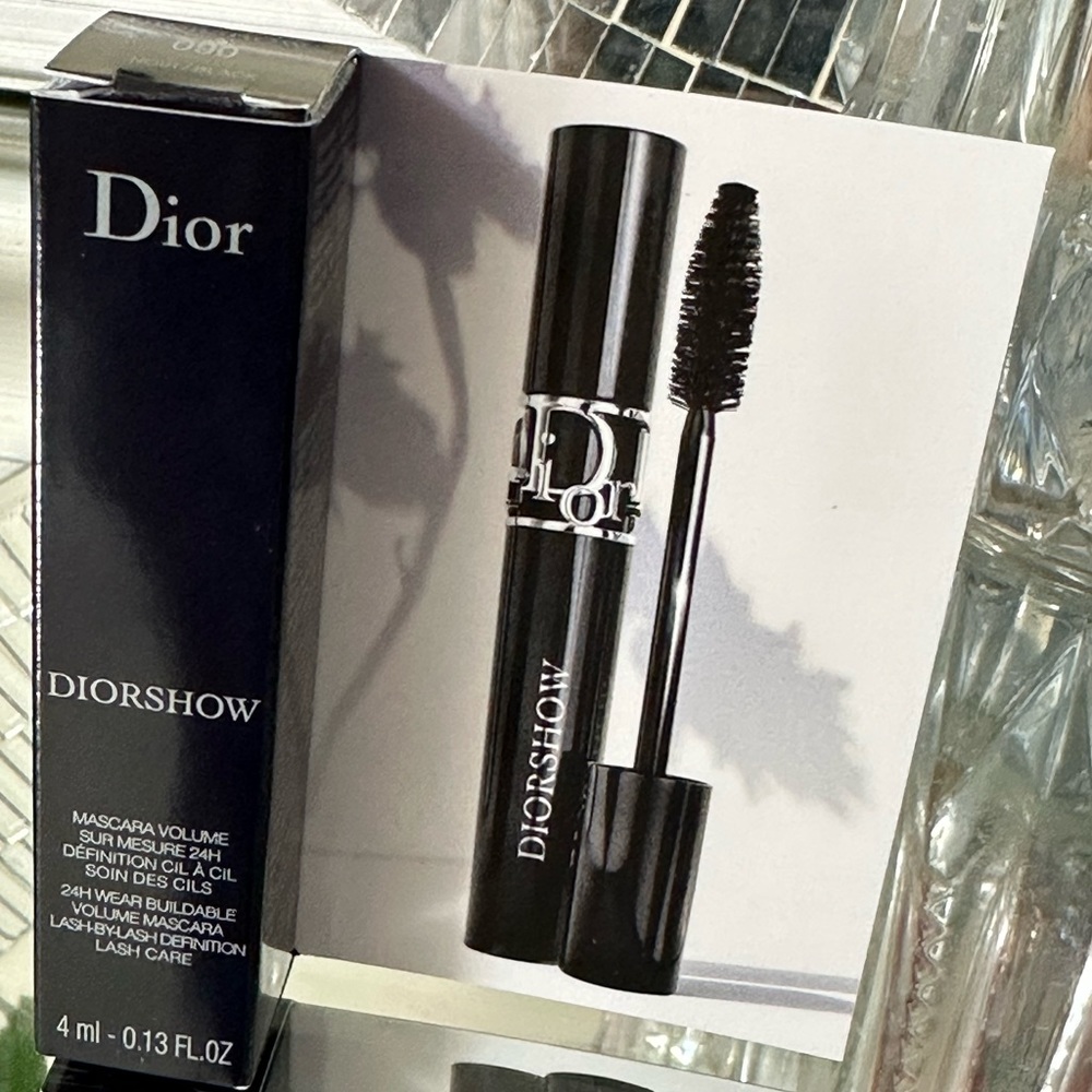 - Dior show mascara mini.